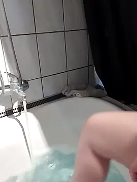 Isabella Geney online show from March 31, 2026, 7:31 am