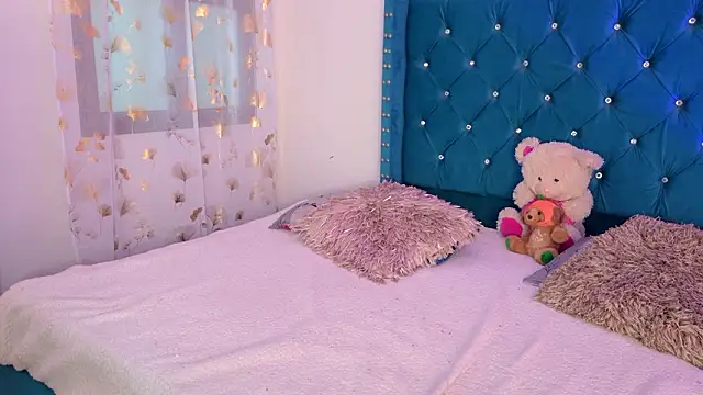 Lilly Peach22 online show from February 26, 2026, 3:38 am