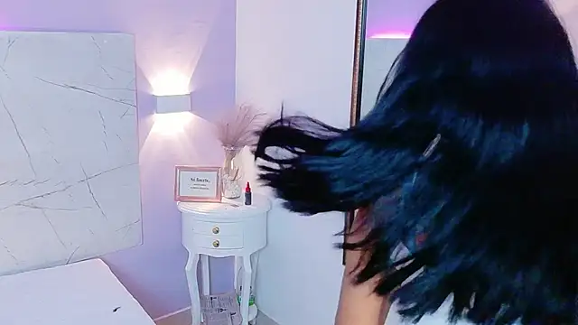 AbrilBrent online show from November 28, 2025, 7:49 pm