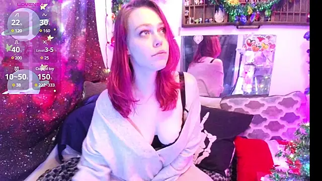 EverlyEster online show from December 15, 2024, 11:23 am