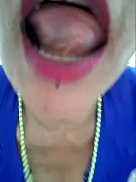 gatadeojosclaros online show from April 17, 2026, 1:41 am