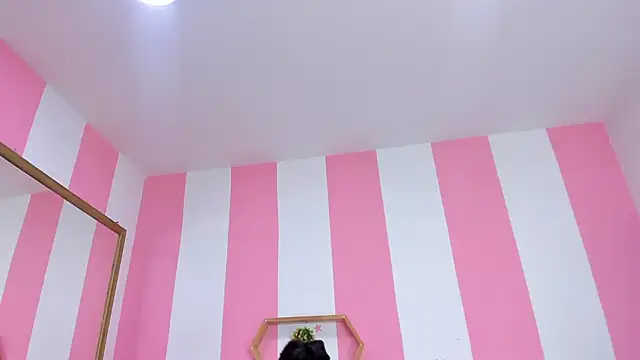 ISABELLA 020 online show from May 15, 2026, 11:50 am