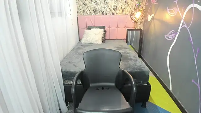Snapshot of EmmaaEvans_ chatting on January 29, 2025, 11:51 am EmmaaEvans online show from January 29, 2025, 11:51 am