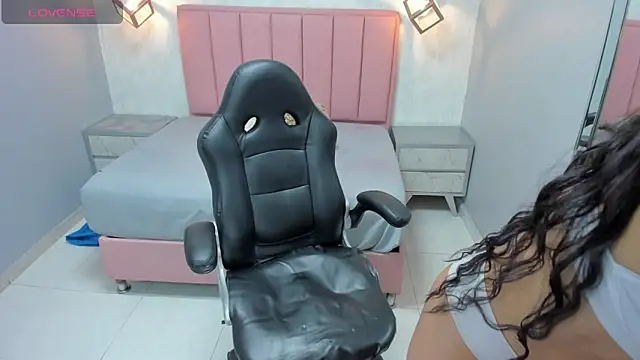 chelsyquinn online show from February 16, 2026, 4:08 am