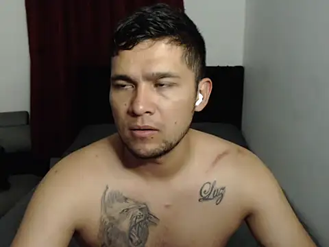 henrique Batman Latex017 online show from May 9, 2026, 3:56 am