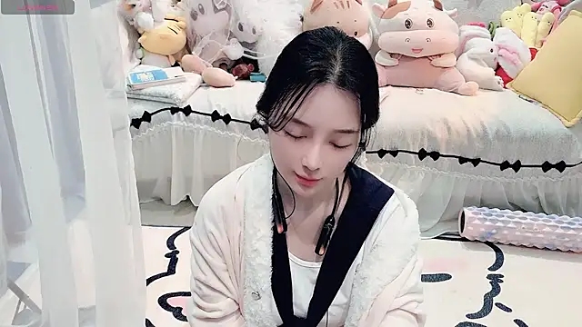 AKiKi711 online show from April 28, 2026, 4:56 pm
