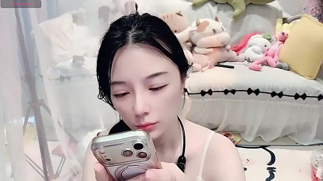 Snapshot of AKiKi711 chatting on June 17, 2026, 5:21 am AKiKi711 online show from June 17, 2026, 5:21 am