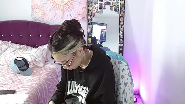 squirt charlott online show from November 14, 2025, 8:07 pm