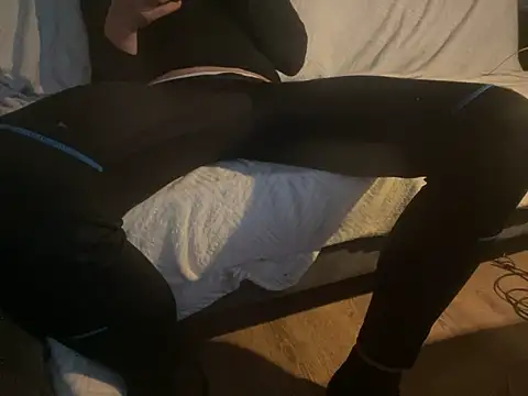 kiksnap-meistro5 online show from February 27, 2025, 5:04 pm