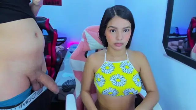 jessi and boy online show from November 17, 2025, 3:07 pm