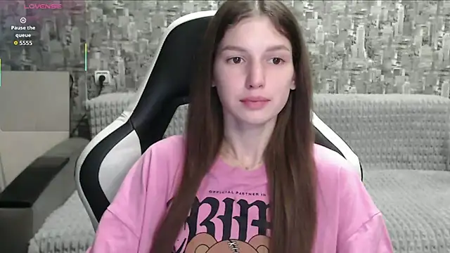 MissMiaCutie online show from October 7, 2025, 4:15 pm