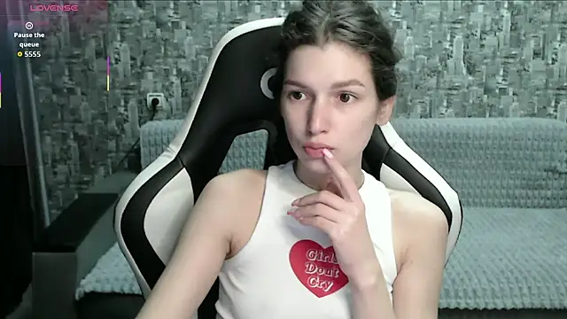 MissMiaCutie online show from October 13, 2025, 1:44 pm