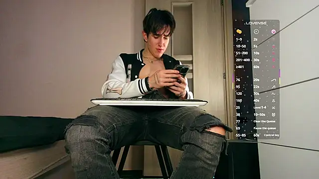 Snapshot of ChristianLevine_ chatting on January 7, 2026, 4:48 am ChristianLevine online show from January 7, 2026, 4:48 am