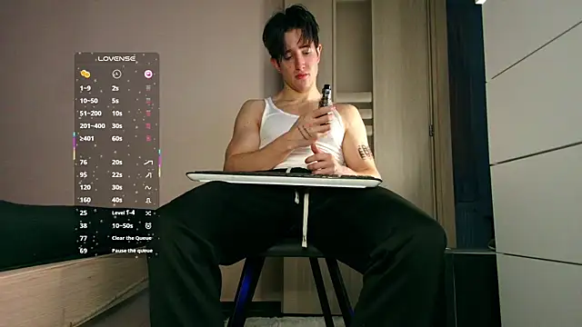 Snapshot of ChristianLevine_ chatting on January 11, 2026, 5:01 am ChristianLevine online show from January 11, 2026, 5:01 am