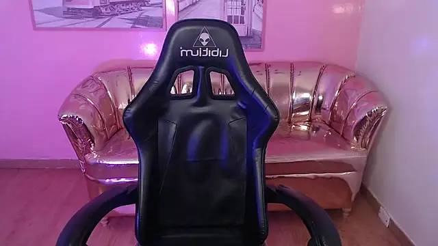 carlie mayer v online show from September 30, 2025, 3:39 pm