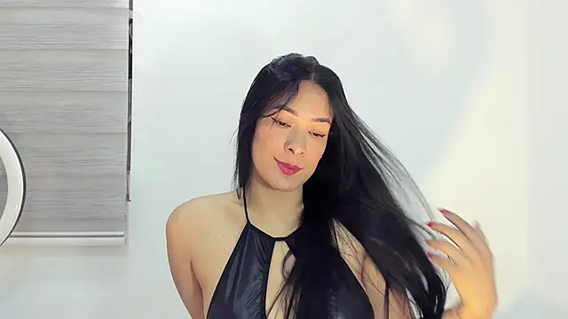 bella hadid1  online show from December 14, 2025, 9:52 pm