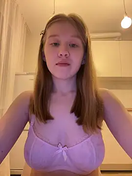 Eva Weyne online show from April 23, 2026, 8:33 pm