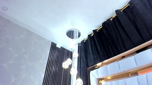 Snapshot of SarayRoyse chatting on November 12, 2025, 7:35 pm SarayRoyse online show from November 12, 2025, 7:35 pm