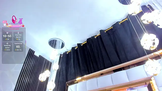 Snapshot of SarayRoyse chatting on November 13, 2025, 7:35 pm SarayRoyse online show from November 13, 2025, 7:35 pm