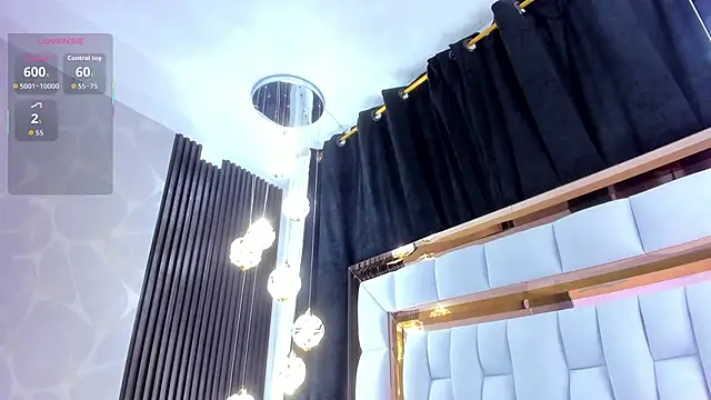 Snapshot of SarayRoyse chatting on November 24, 2025, 7:24 pm SarayRoyse online show from November 24, 2025, 7:24 pm