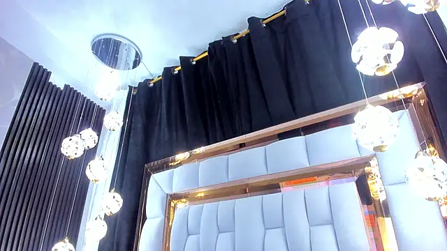 Snapshot of SarayRoyse chatting on November 30, 2025, 7:18 pm SarayRoyse online show from November 30, 2025, 7:18 pm