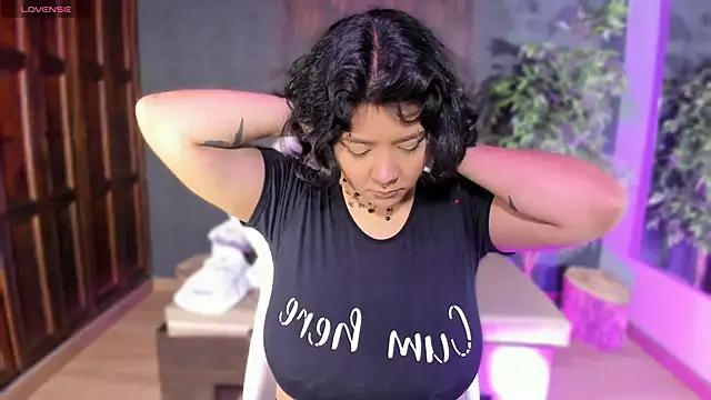 Evelynn online show from November 5, 2025, 10:59 am