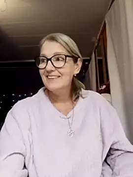 irinamaux online show from November 9, 2025, 8:01 am