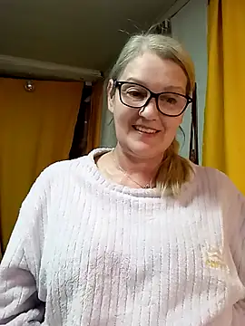 irinamaux online show from March 23, 2026, 11:42 pm