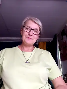 Snapshot of irinamaux chatting on June 3, 2026, 3:17 pm irinamaux online show from June 3, 2026, 3:17 pm