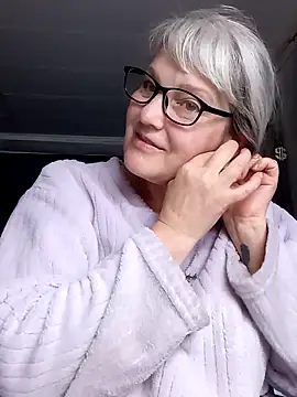 Snapshot of irinamaux chatting on June 11, 2026, 3:59 am irinamaux online show from June 11, 2026, 3:59 am