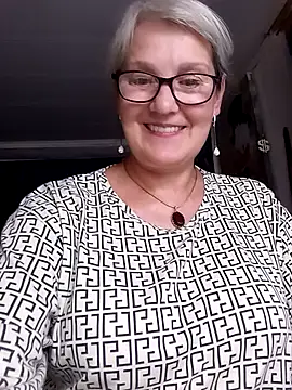Snapshot of irinamaux chatting on June 25, 2026, 5:17 pm irinamaux online show from June 25, 2026, 5:17 pm
