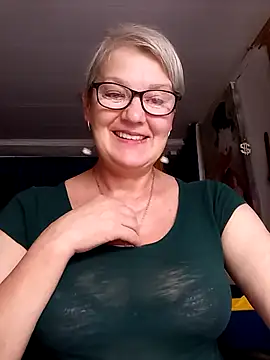 Snapshot of irinamaux chatting on June 27, 2026, 3:44 am irinamaux online show from June 27, 2026, 3:44 am