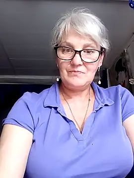 Snapshot of irinamaux chatting on July 1, 2026, 4:29 pm irinamaux online show from July 1, 2026, 4:29 pm