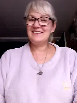 Snapshot of irinamaux chatting on July 7, 2026, 6:47 am irinamaux online show from July 7, 2026, 6:47 am
