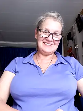 Snapshot of irinamaux chatting on July 8, 2026, 1:32 am irinamaux online show from July 8, 2026, 1:32 am