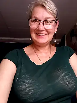 Snapshot of irinamaux chatting on July 12, 2026, 4:36 am irinamaux online show from July 12, 2026, 4:36 am