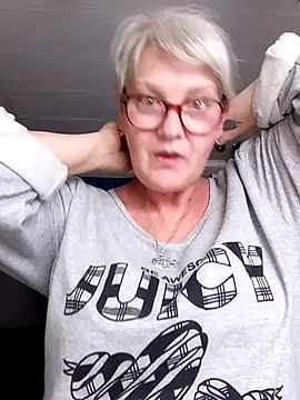 Snapshot of irinamaux chatting on July 15, 2026, 9:31 pm irinamaux online show from July 15, 2026, 9:31 pm
