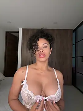 Snapshot of Brunettexio chatting on December 14, 2024, 2:31 pm Brunettexio online show from December 14, 2024, 2:31 pm