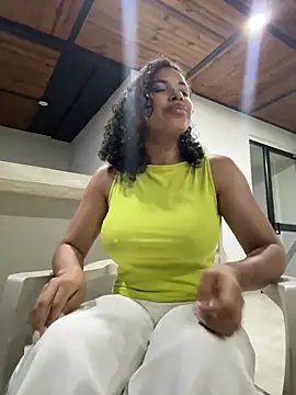 Snapshot of Brunettexio chatting on December 23, 2024, 11:06 pm Brunettexio online show from December 23, 2024, 11:06 pm