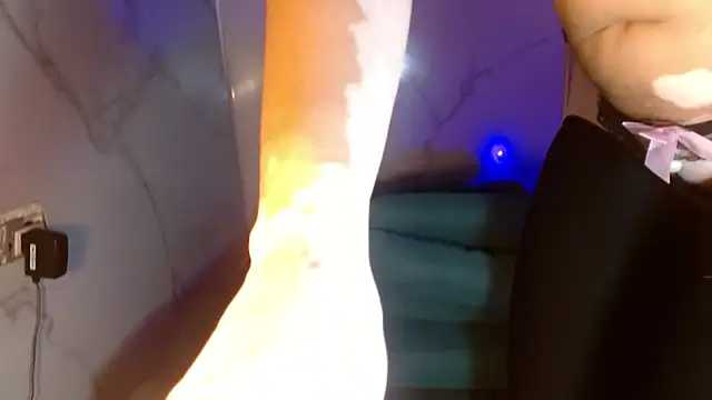 mollyguns online show from December 13, 2025, 8:14 pm