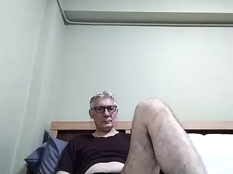 BIGUNCUTHARDCOCK online show from November 7, 2025, 1:33 pm