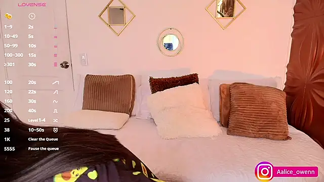 Aliceowenn online show from March 12, 2025, 9:03 pm