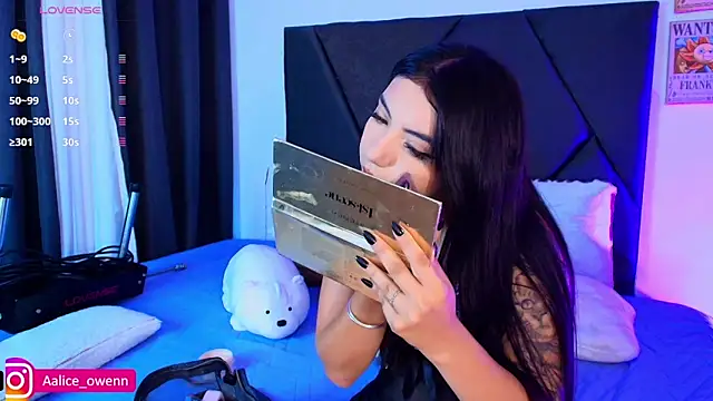 Aliceowenn online show from November 12, 2025, 9:36 pm