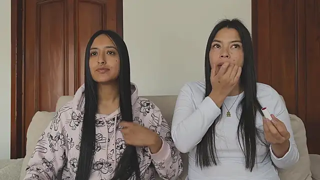 2SummerLove1 online show from October 30, 2025, 2:18 pm