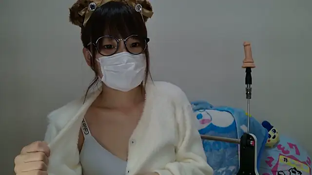 hi---chan- online show from February 5, 2025, 7:10 pm