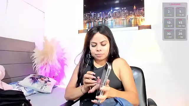 Snapshot of Julieta_Coopeer_ chatting on May 23, 2026, 10:41 am Julieta Coopeer online show from May 23, 2026, 10:41 am