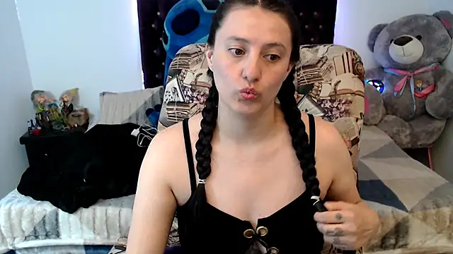 Lorenahot 06 online show from April 9, 2026, 6:35 pm