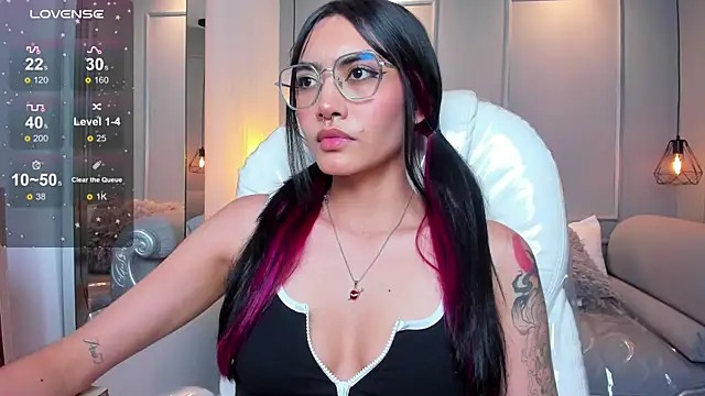 AzuraKindong online show from November 19, 2025, 7:14 pm