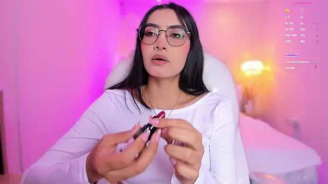 AzuraKindong online show from April 7, 2026, 7:14 pm