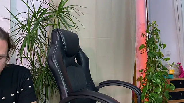 Snapshot of TheWildMiu chatting on December 11, 2024, 12:33 am TheWildMiu online show from December 11, 2024, 12:33 am